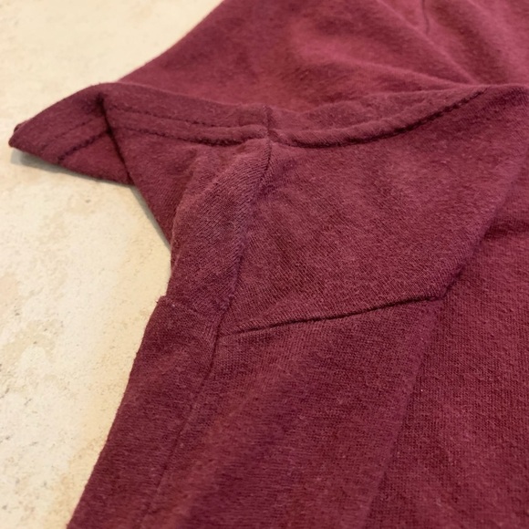 Hollister Men's V-Neck T-Shirt with Embroidered Logo, Maroon/Burgundy, Size S - Picture 4 of 7